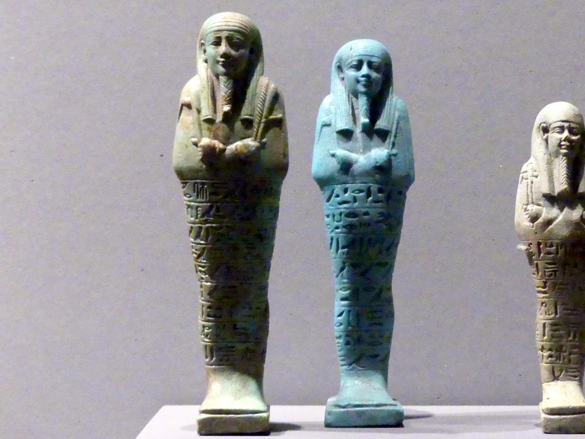Zwei Uschebtis des Schreibers Psammetich, 27. Dynastie, 405 - 401 v. Chr., 500 - 400 v. Chr.