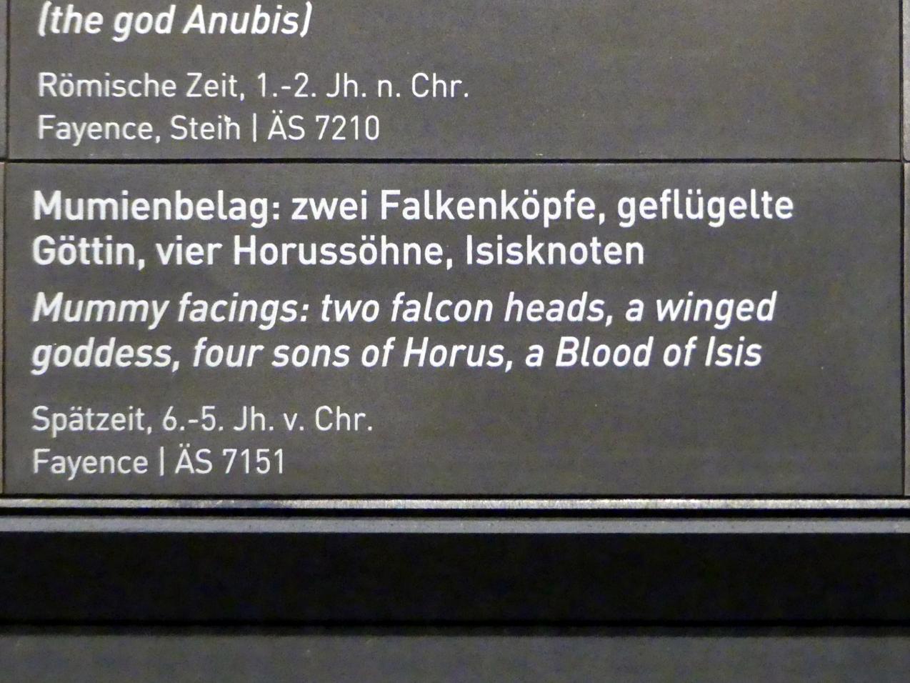 Mumienbelag: zwei Falkenköpfe, geflügelte Göttin, vier Horussöhne, Isisknoten, Spätzeit, 360 - 342 v. Chr., 600 - 400 v. Chr., Bild 2/2