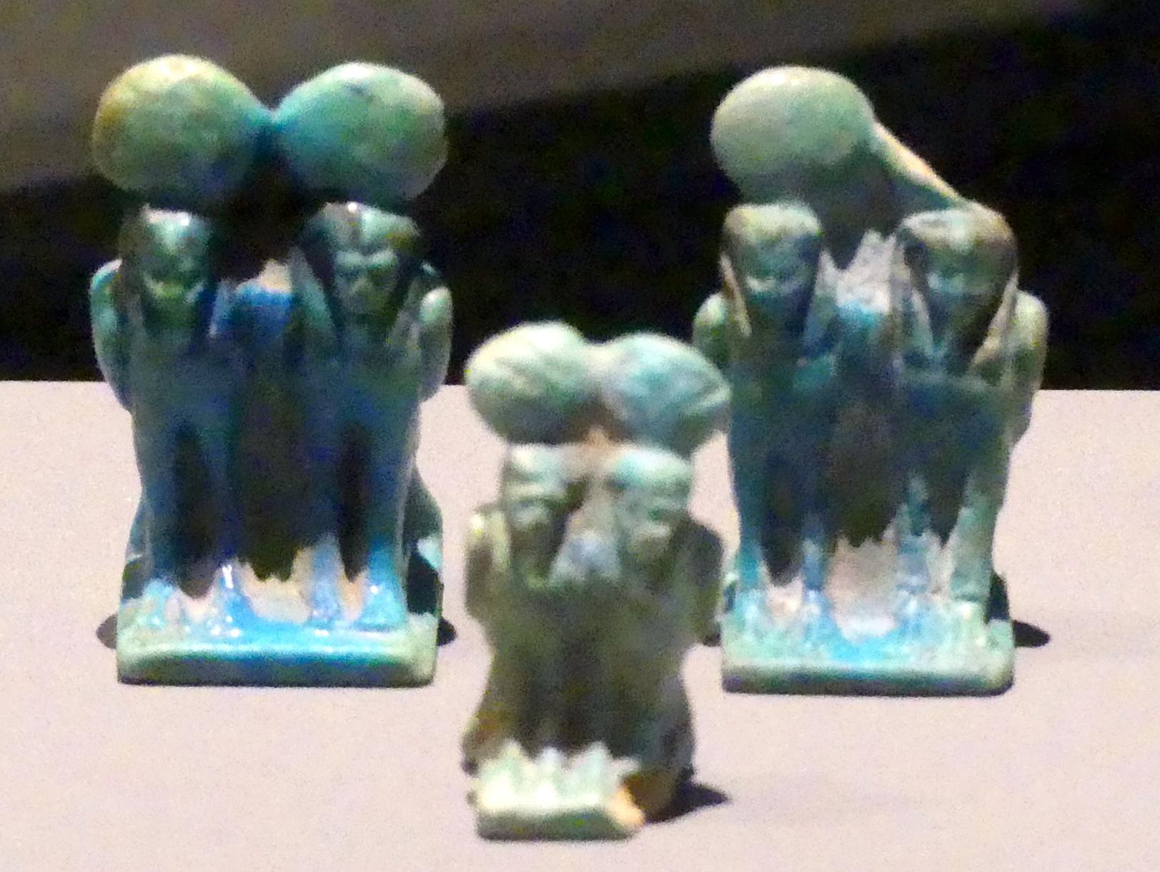 Amulette in Gestalt von Paaren von Ba-Vögeln, Verkörperungen der Seele von Verstorbenen, Neues Reich, 1210 - 835 v. Chr., 1500 - 700 v. Chr.
