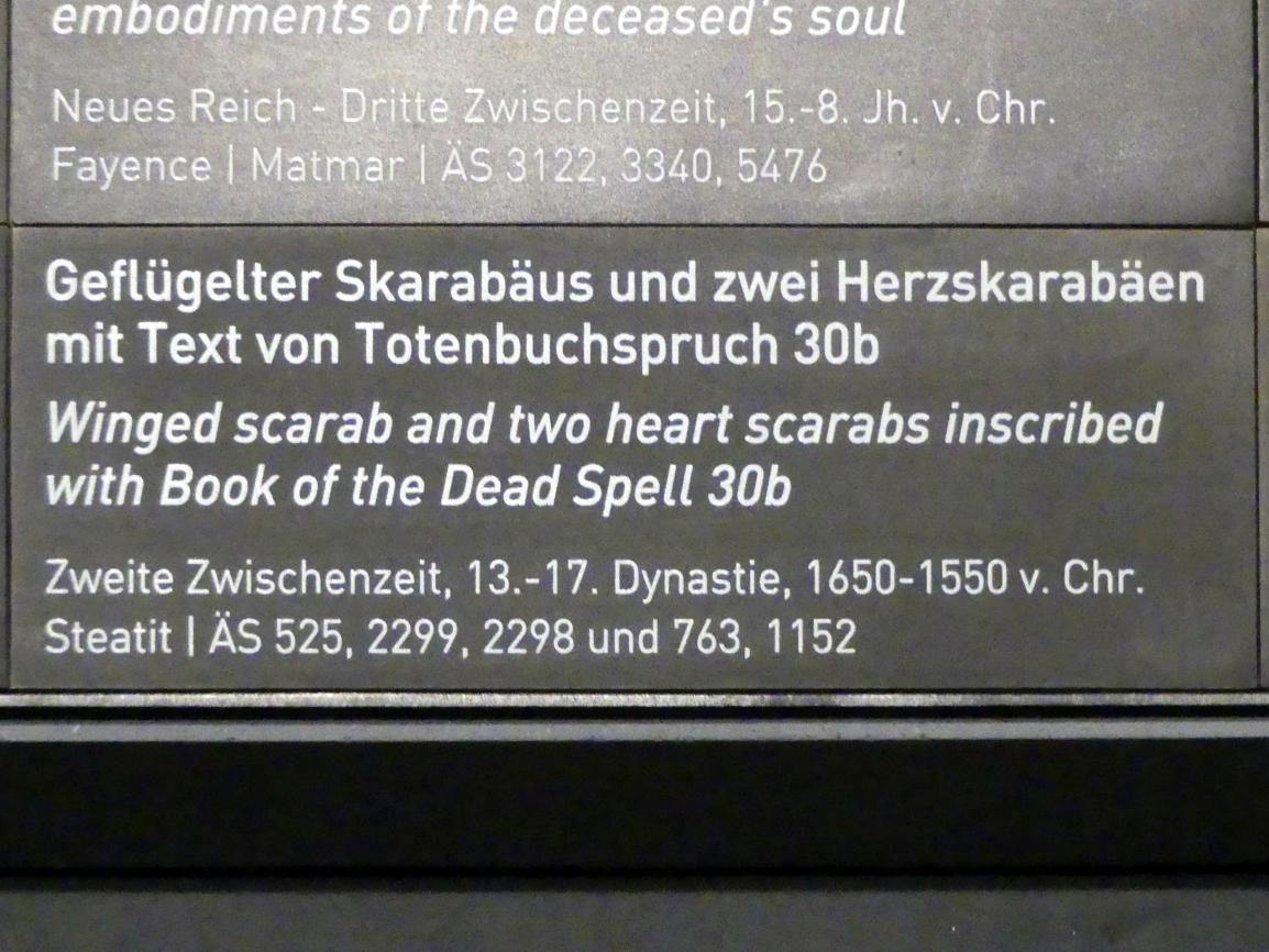 Zwei Herzskarabäen mit Text von Totenbuchspruch 30b, 2. Zwischenzeit, Undatiert, 1650 - 1550 v. Chr., Bild 2/2