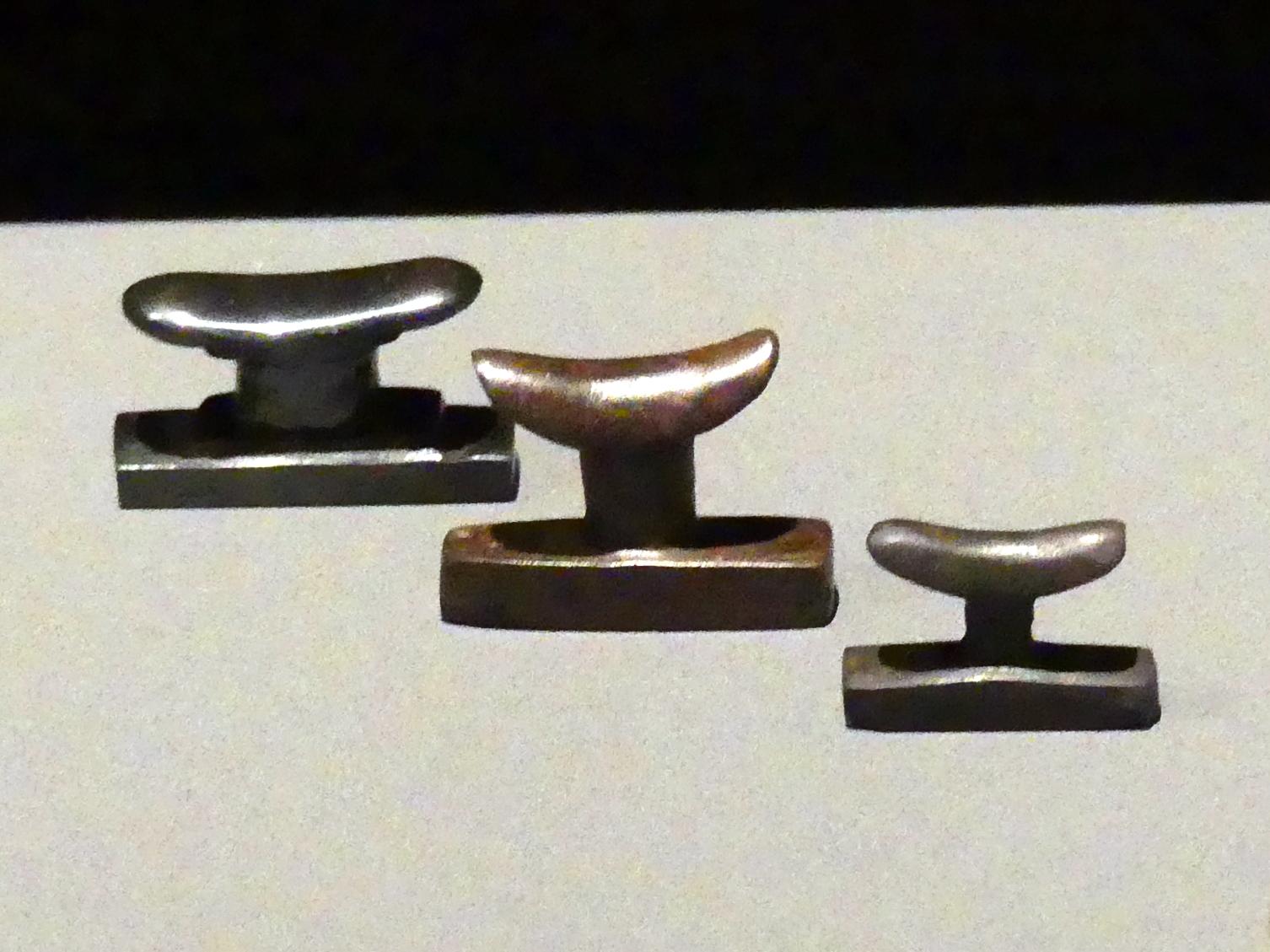 Amulette in Form von Kopfstützen, Spätzeit, 360 - 342 v. Chr., 600 - 300 v. Chr., Bild 1/3