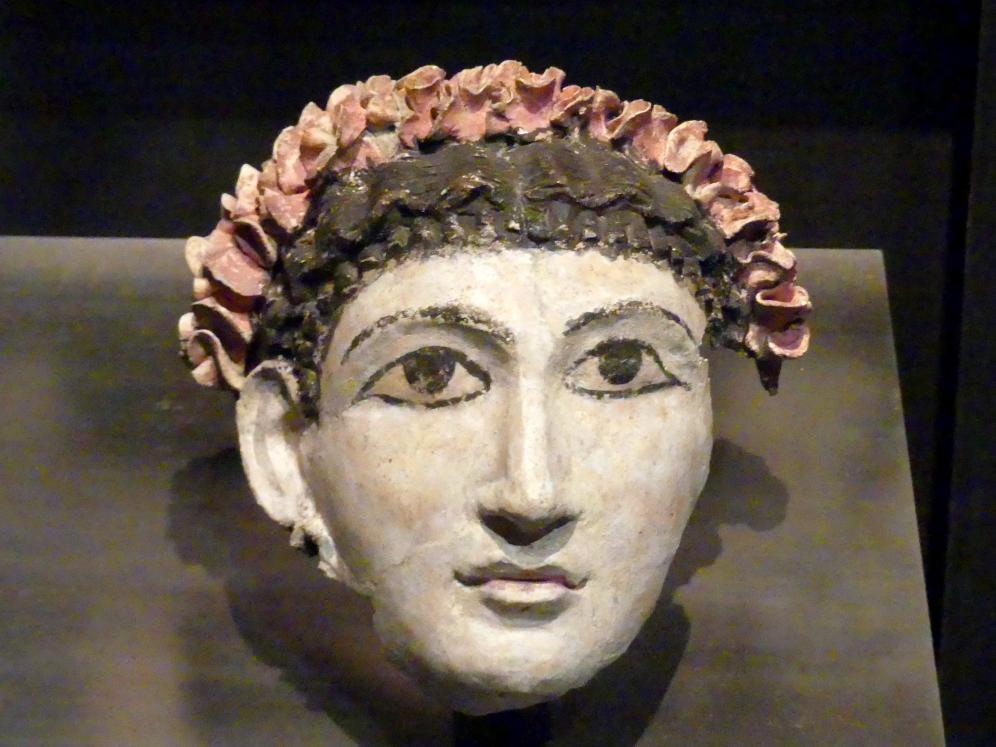 Mumienmaske einer Frau mit Blütenkranz, Römische Kaiserzeit, 27 v. Chr. - 54 n. Chr., 1 - 100, Bild 1/2