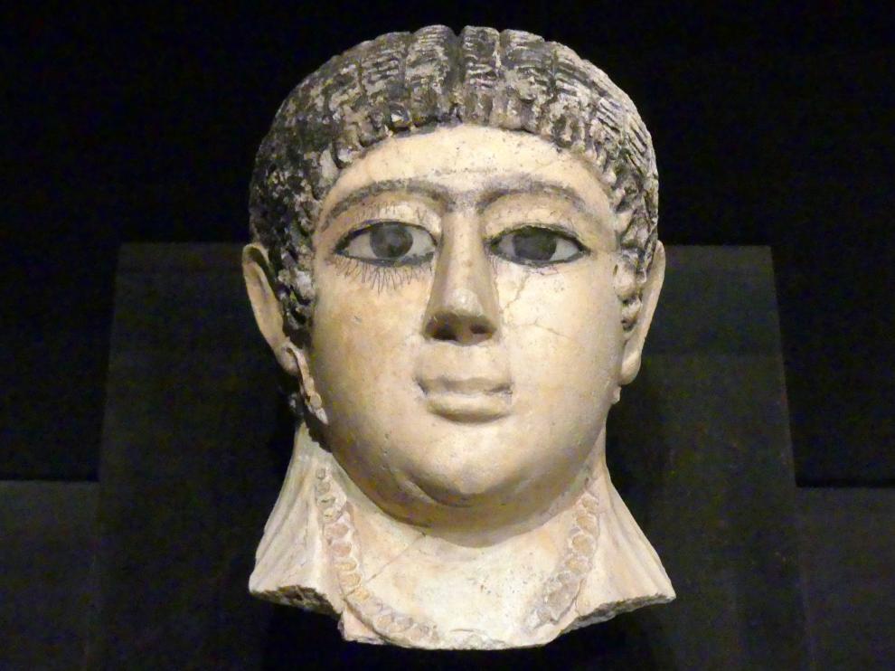 Mumienmaske einer Frau mit Halskette, Römische Kaiserzeit, 27 v. Chr. - 54 n. Chr., 300 - 400, Bild 1/2