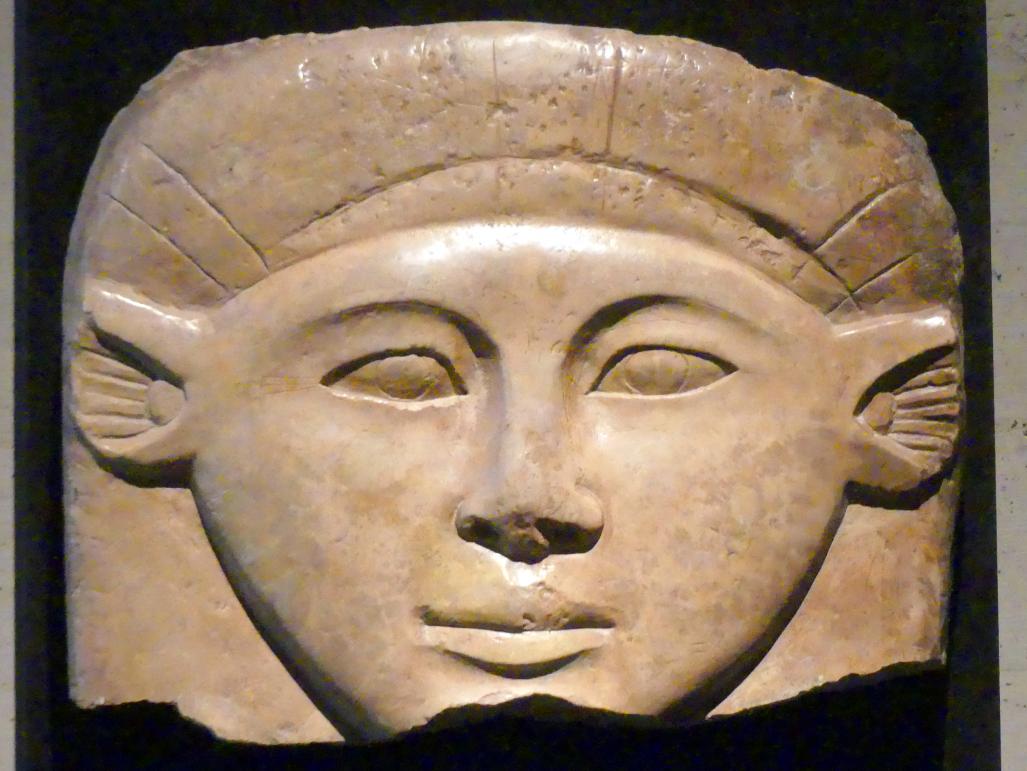 Teil eines Kapitells mit dem Kopf der Göttin Hathor, Spätzeit, 360 - 342 v. Chr., 600 - 500 v. Chr.