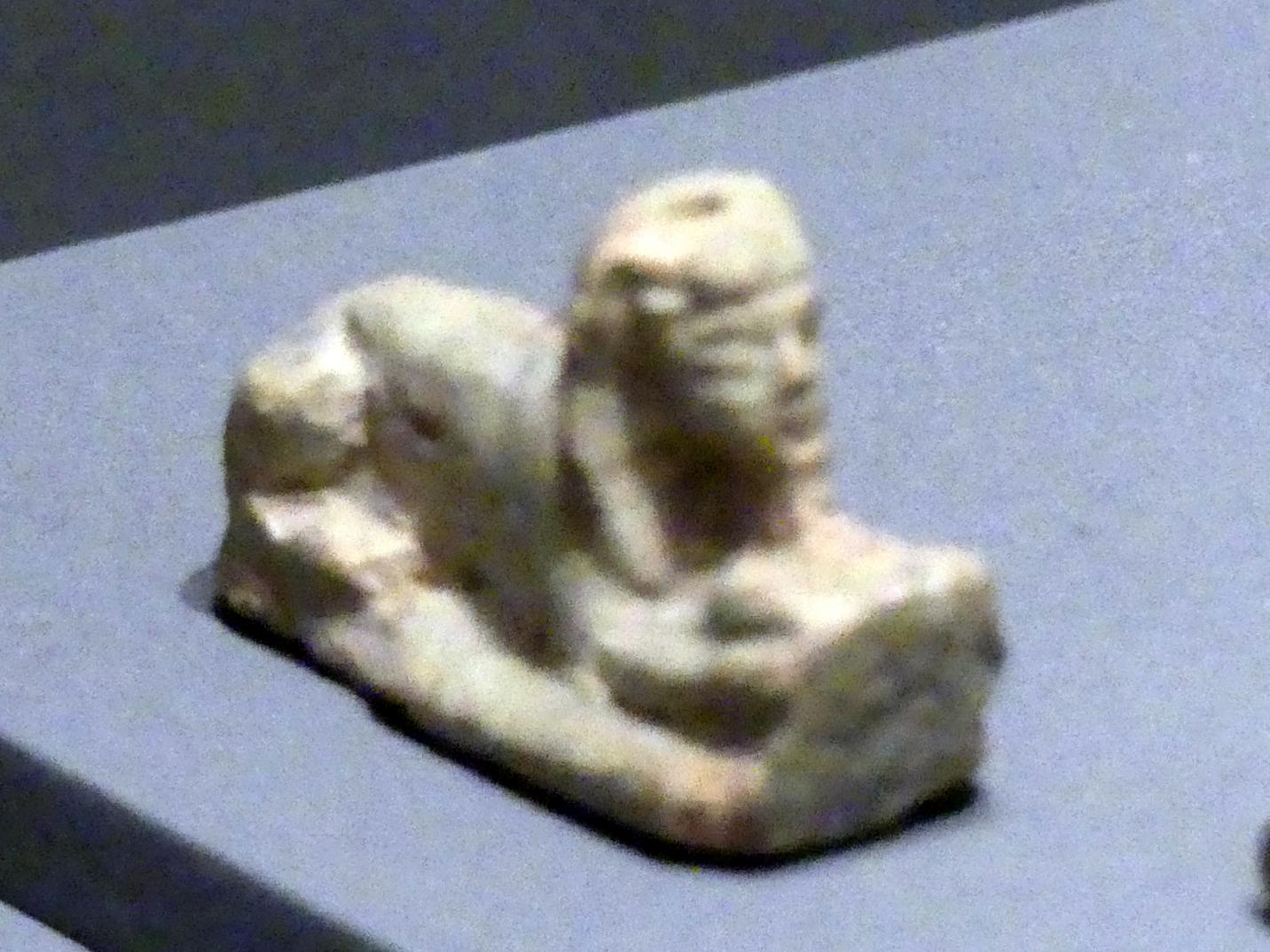 Sphinxfigur mit menschlichen Armen, Erscheinungsform des Königs, 18. Dynastie, Undatiert, 1500 - 1450 v. Chr., Bild 2/3