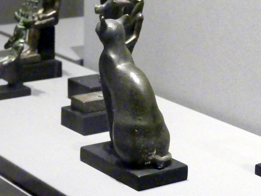 Figur des Bastet in Tiergestalt als Katze, Spätzeit, 360 - 342 v. Chr., 600 - 300 v. Chr., Bild 3/4