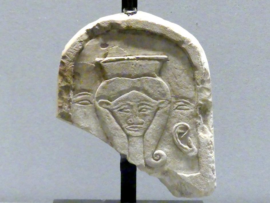 Votivstele mit Hathorkopf und Ohren, 19. Dynastie, 953 - 887 v. Chr., 20. Dynastie, Undatiert, 1200 - 1150 v. Chr.