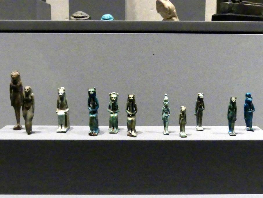 Amulette und Figuren von löwenköpfigen Göttinnen, 900 - 100 v. Chr.
