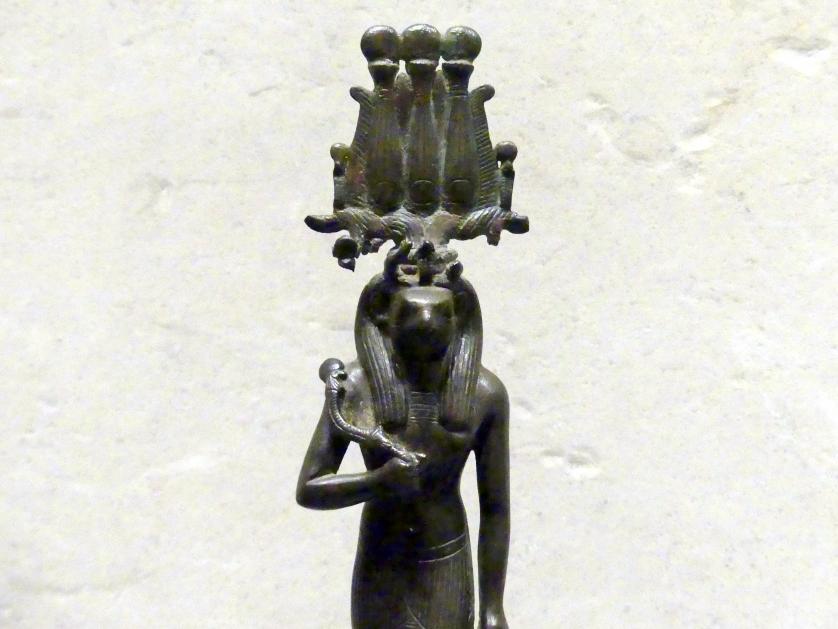 Statuette des falkenköpfigen Sonnengottes Re-Harachte mit menschlichen Ohren, Spätzeit, 360 - 342 v. Chr., 600 - 300 v. Chr., Bild 2/3