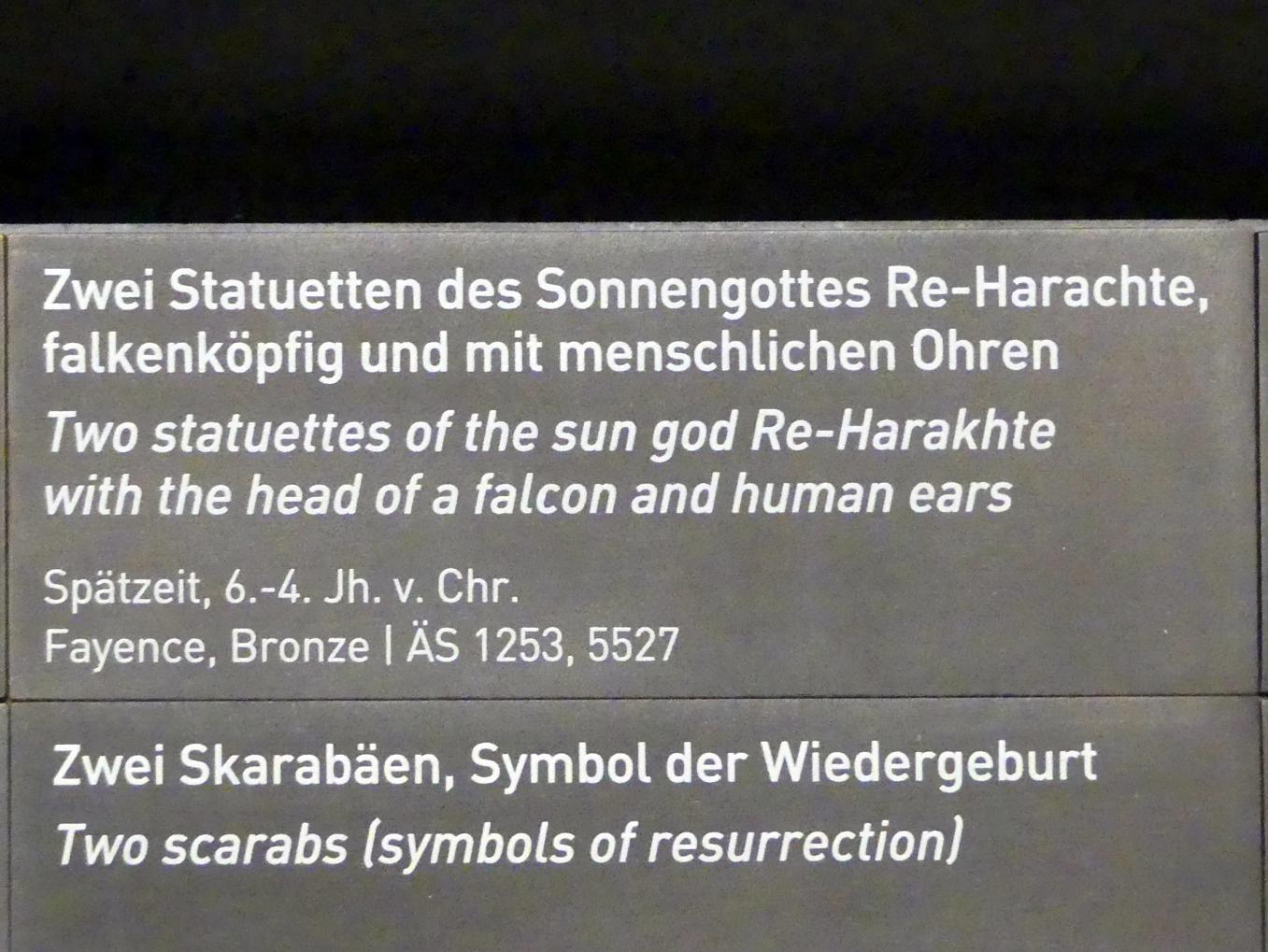 Statuette des falkenköpfigen Sonnengottes Re-Harachte mit menschlichen Ohren, Spätzeit, 360 - 342 v. Chr., 600 - 300 v. Chr., Bild 2/2