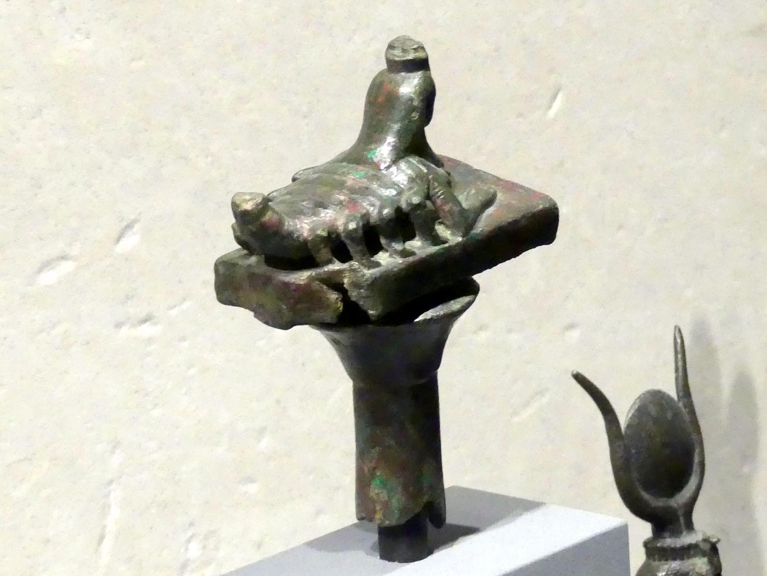 Stabaufsatz mit Selket als Skorpion, Spätzeit, 360 - 342 v. Chr., 600 - 300 v. Chr., Bild 2/4