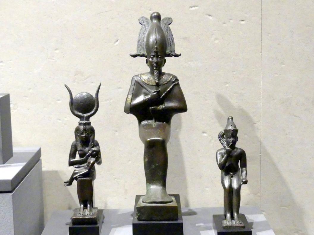 Götterfamilie: Osiris, Isis mit dem Horuskind, jugendlicher Harpokrates mit Doppelkrone, 700 - 200 v. Chr., Bild 1/9