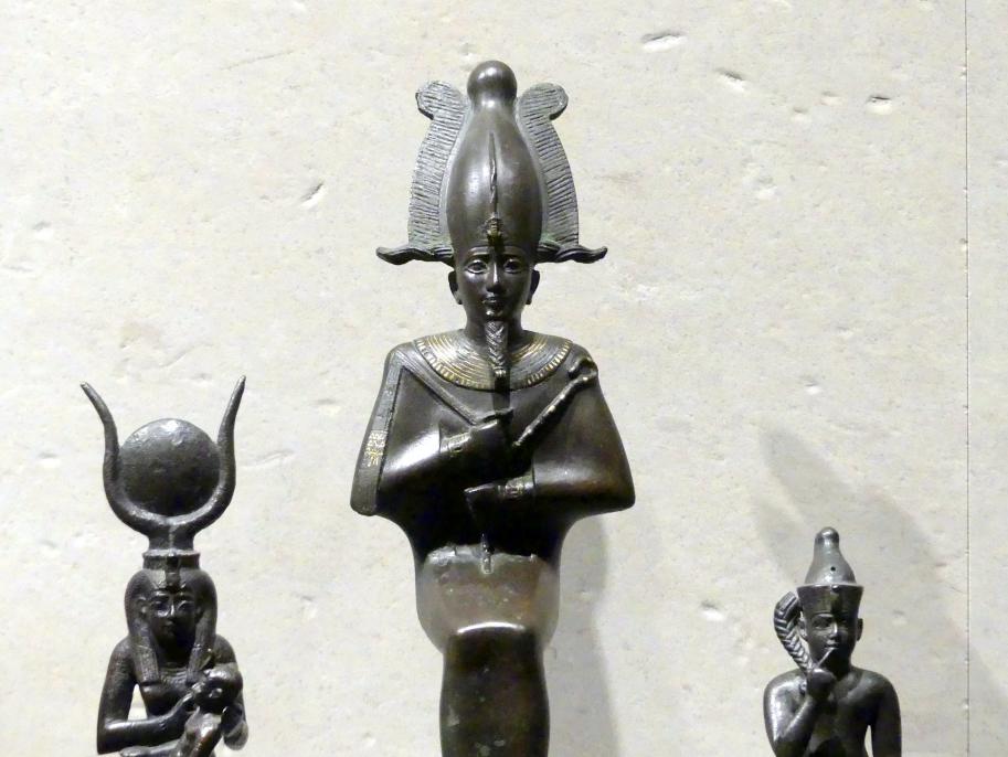 Götterfamilie: Osiris, Isis mit dem Horuskind, jugendlicher Harpokrates mit Doppelkrone, 700 - 200 v. Chr., Bild 3/9