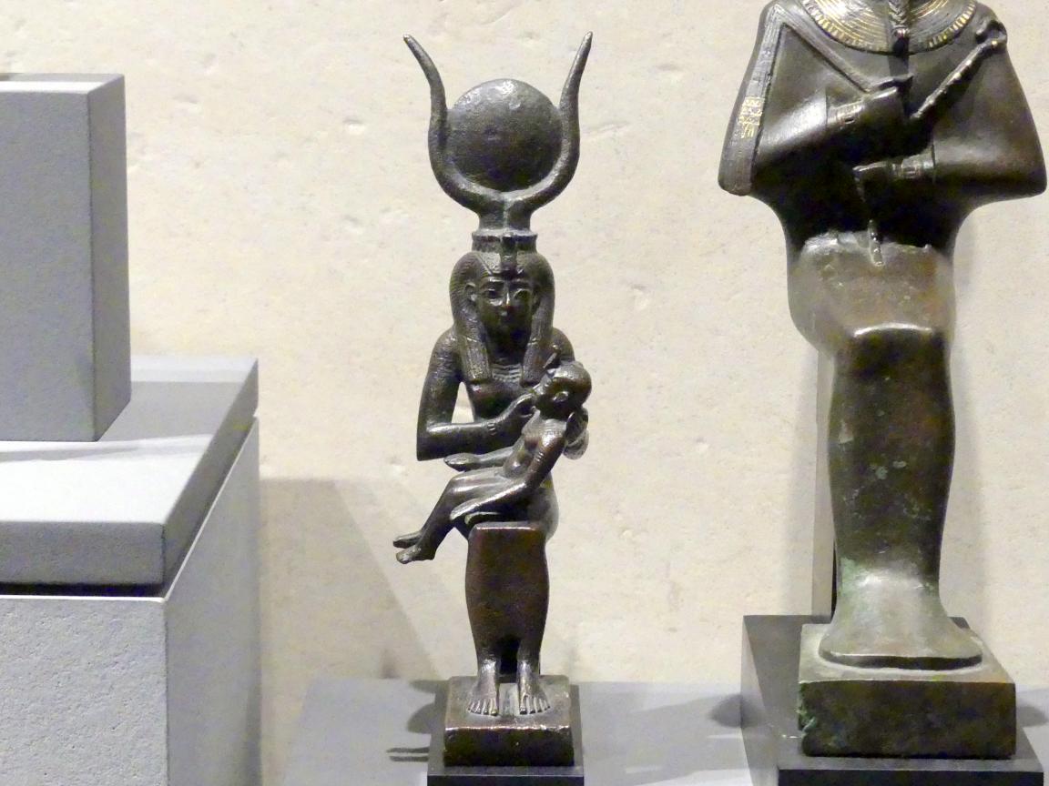 Götterfamilie: Osiris, Isis mit dem Horuskind, jugendlicher Harpokrates mit Doppelkrone, 700 - 200 v. Chr., Bild 4/9