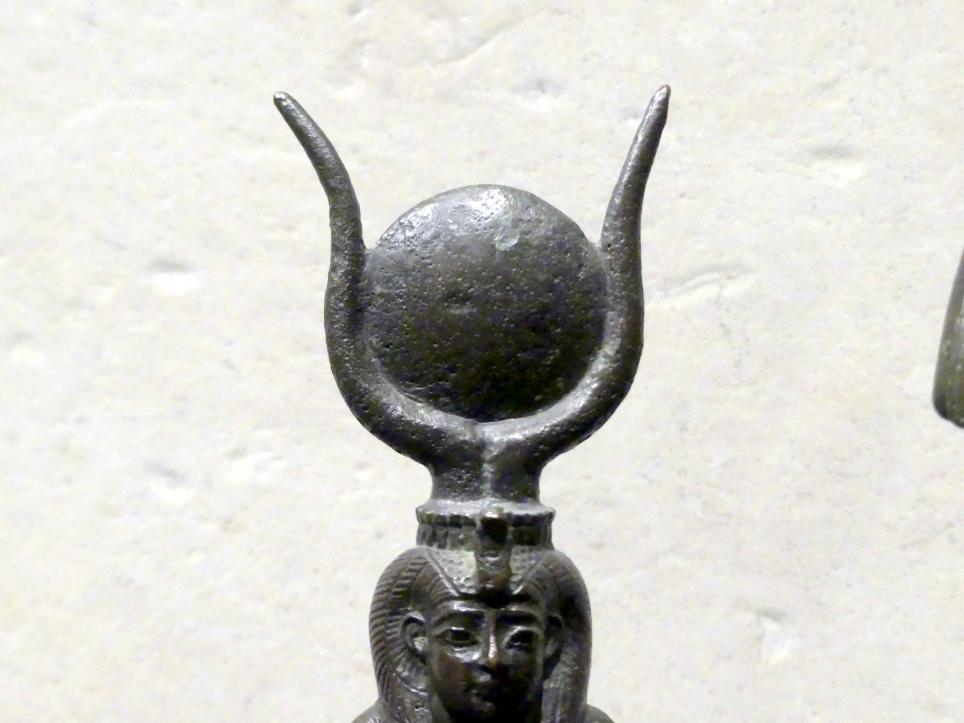 Götterfamilie: Osiris, Isis mit dem Horuskind, jugendlicher Harpokrates mit Doppelkrone, 700 - 200 v. Chr., Bild 8/9
