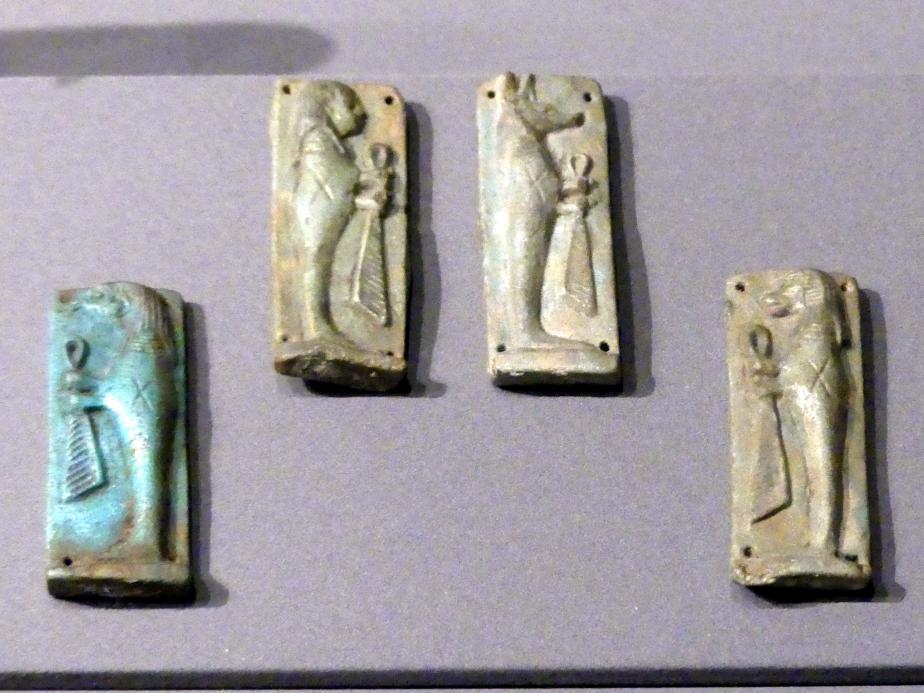 Vierheit: Plaketten mit den vier Horussöhnen Duamutef, Hapi, Amset und Kebechsenuef, Spätzeit, 360 - 342 v. Chr., 600 - 300 v. Chr., Bild 1/2
