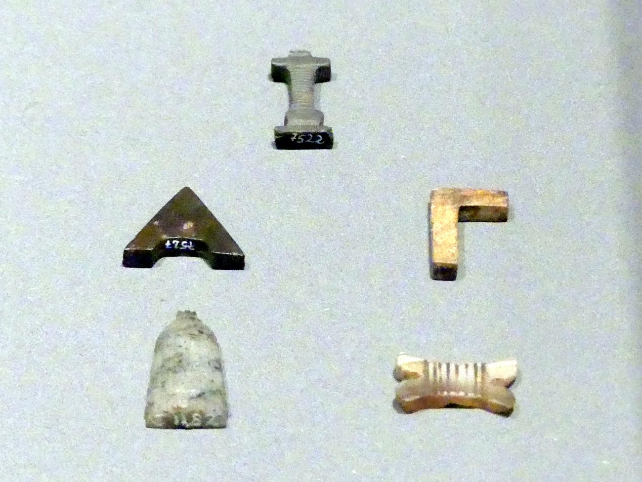 Amulette: Richtscheit, Sema-(Vereinigung-)Zeichen, Winkel, Knoten, Korb, Spätzeit, 360 - 342 v. Chr., 600 - 300 v. Chr.