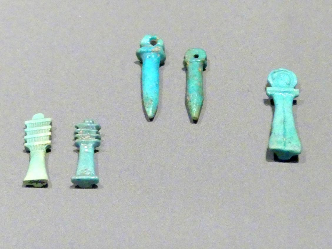 Amulette: Djed-Pfeiler (Ewigkeit), Papyrus (Verjüngung), Tjt-Knoten (Schutz), Spätzeit, 360 - 342 v. Chr., 600 - 300 v. Chr., Bild 1/2