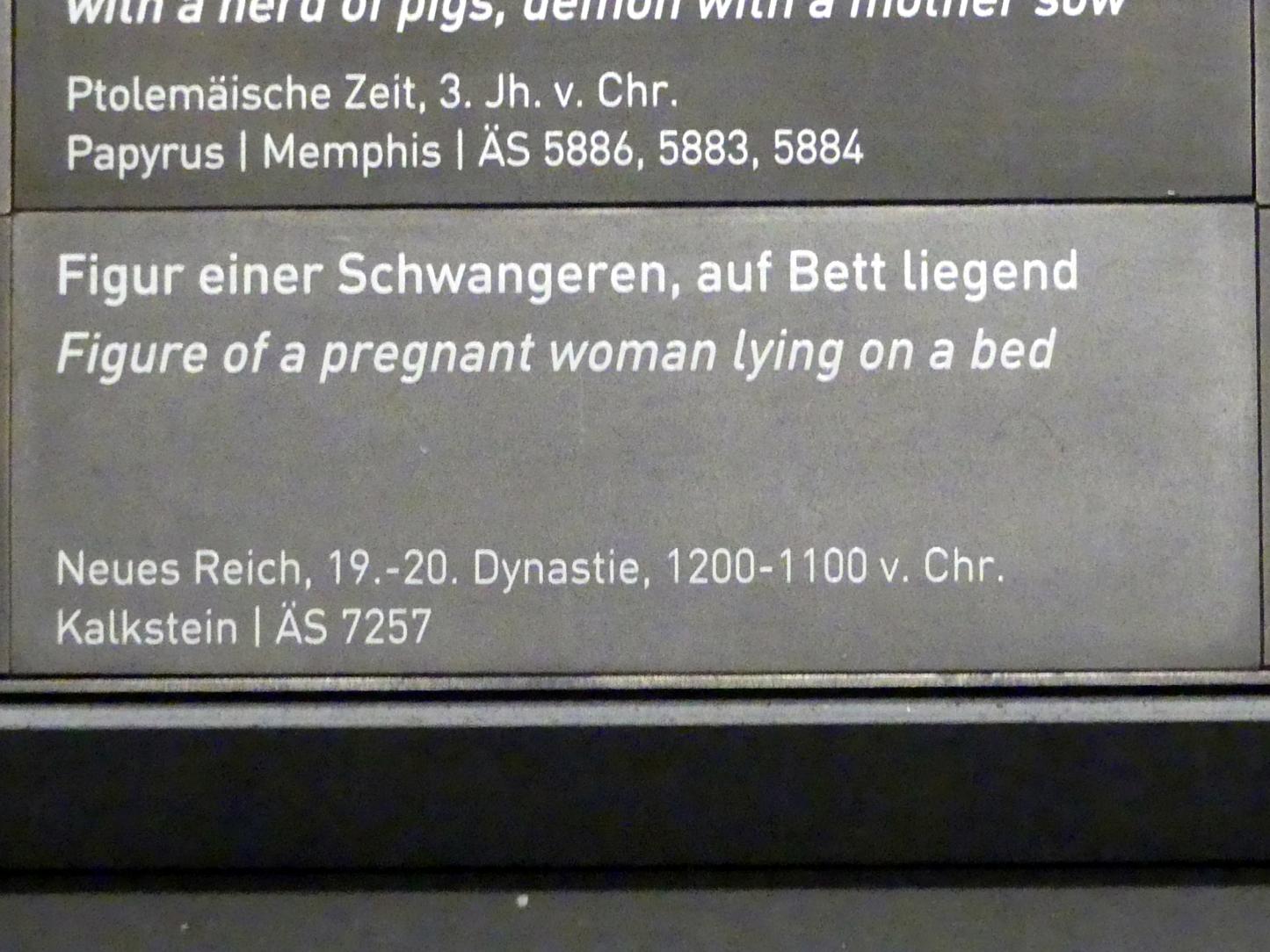 Figur einer Schwangeren, auf Bett liegend, Neues Reich, 953 - 887 v. Chr., 1200 - 1100 v. Chr., Bild 3/3