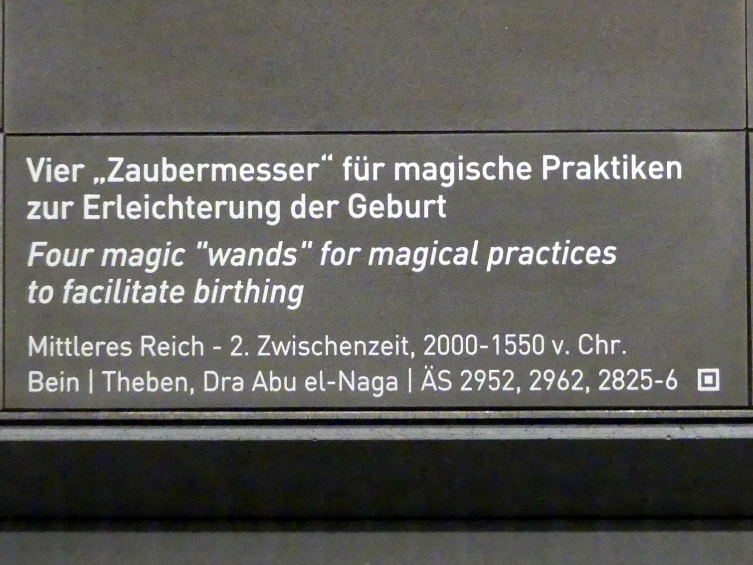 Vier "Zaubermesser" für magische Praktiken zur Erleichterung der Geburt, 2000 - 1550 v. Chr., Bild 2/2
