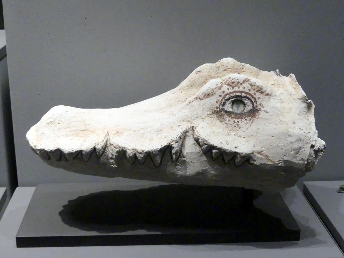 Mumienmaske eines Krokodils mit Resten der Leinenbinden (innen), Römische Kaiserzeit, 27 v. Chr. - 54 n. Chr., 1 - 200