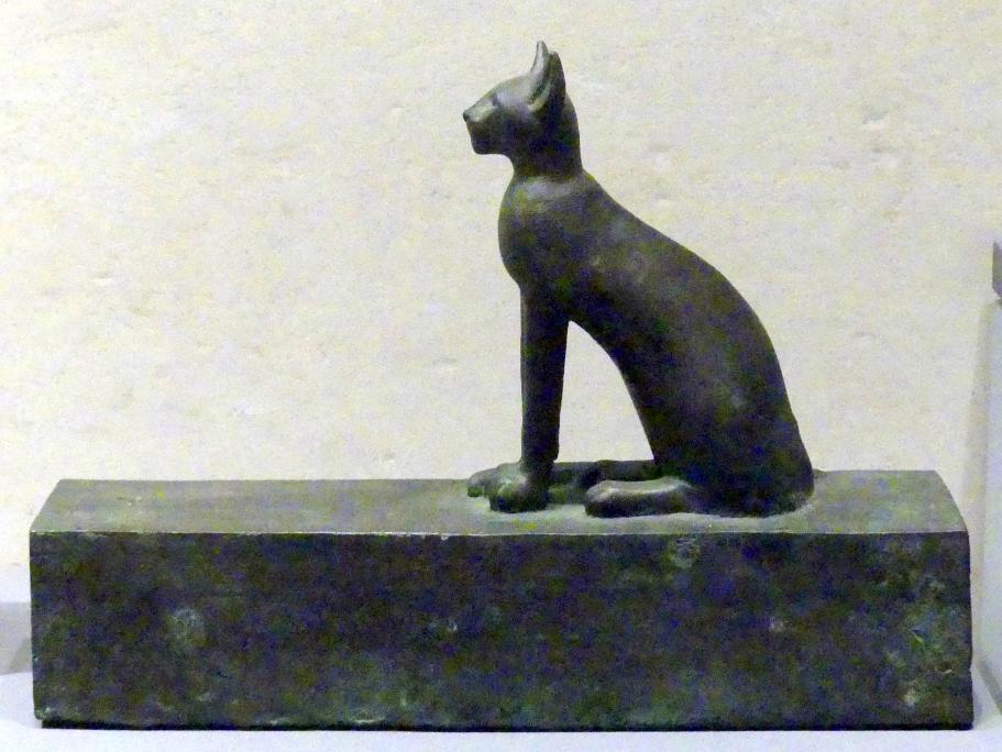 Katzenmumie mit aufgemaltem Gesicht, Spätzeit, 664 - 332 v. Chr., 600 - 300 v. Chr.
