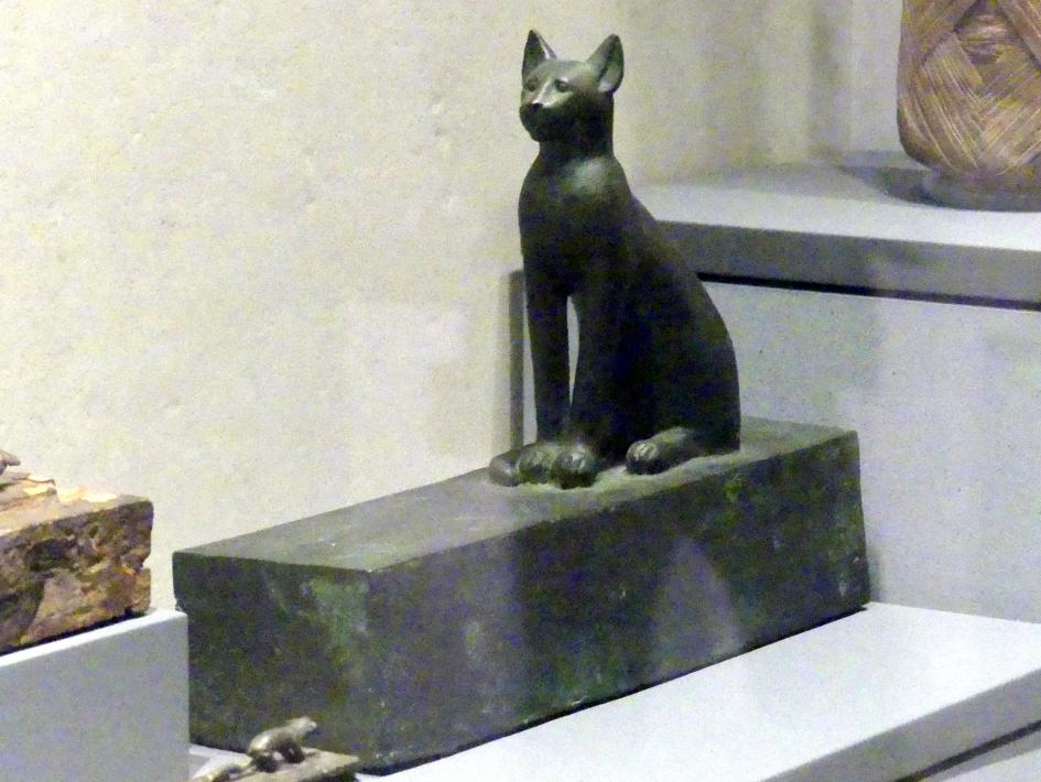 Katzenmumie mit aufgemaltem Gesicht, Spätzeit, 360 - 342 v. Chr., 600 - 300 v. Chr., Bild 2/3