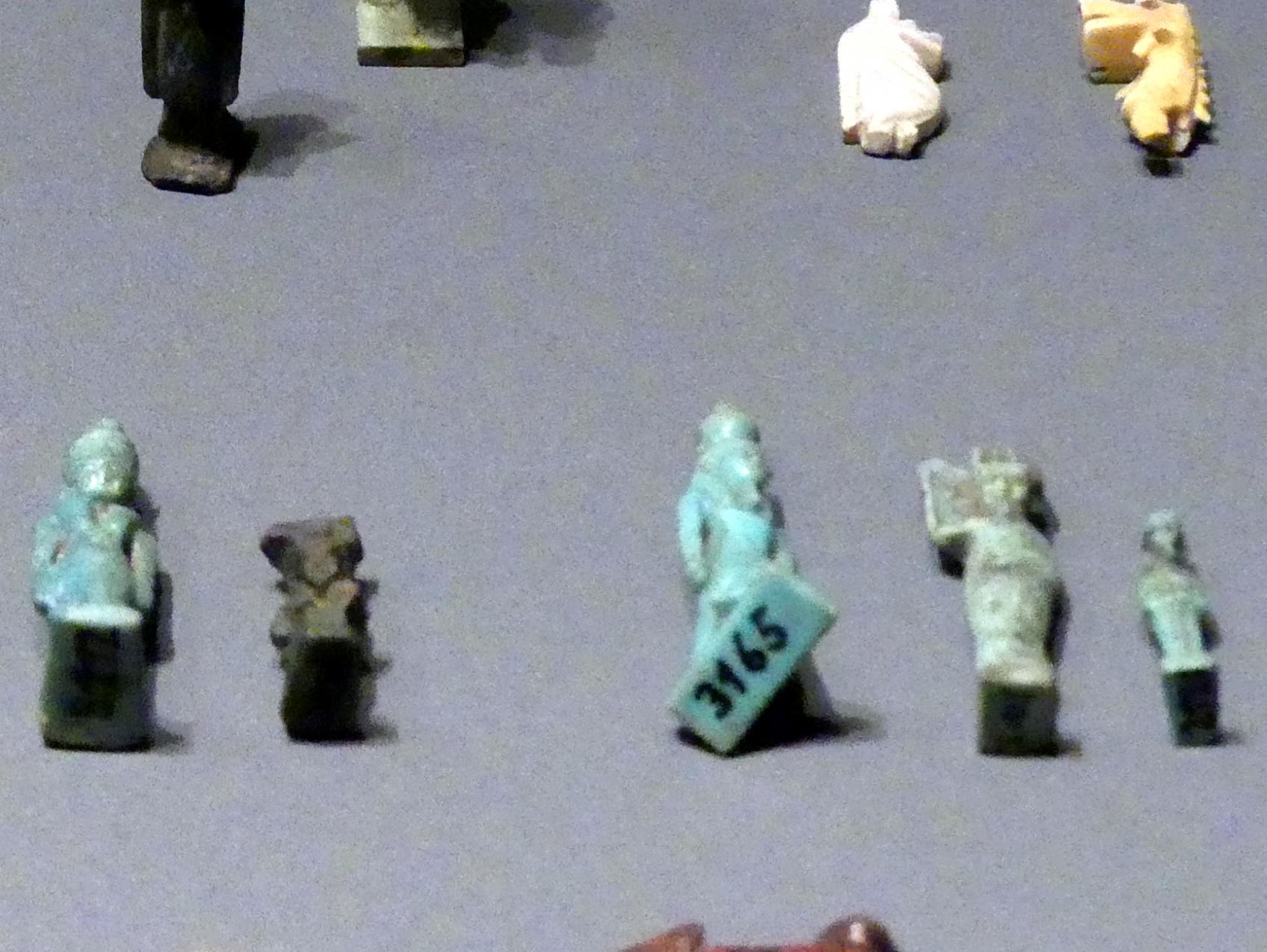 Amulette: Götter Mut, Isis, Nefertem, Min, Ptah in Menschengestalt, 900 v. Chr. - 200 n. Chr.