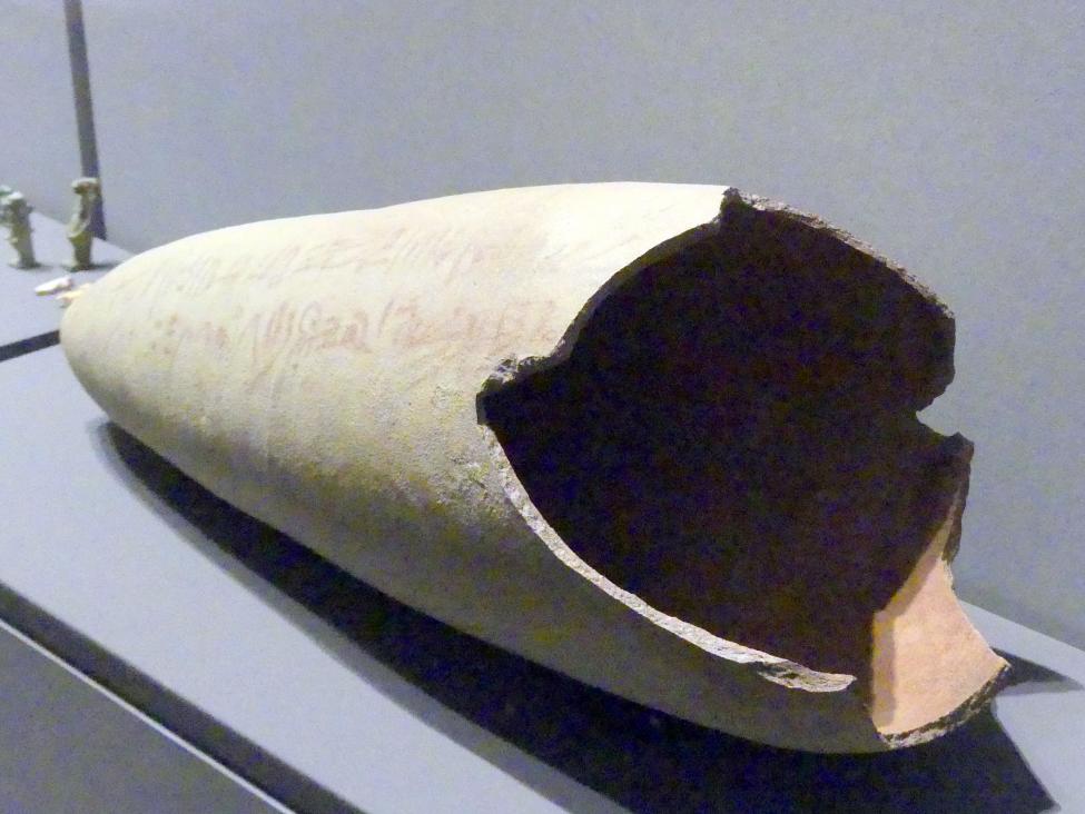Hohes schlankes Gefäß, nach Inschrift als Sarg für eine Ibismumie verwendet, 19. Dynastie, 953 - 887 v. Chr., 1190 v. Chr., Bild 3/4
