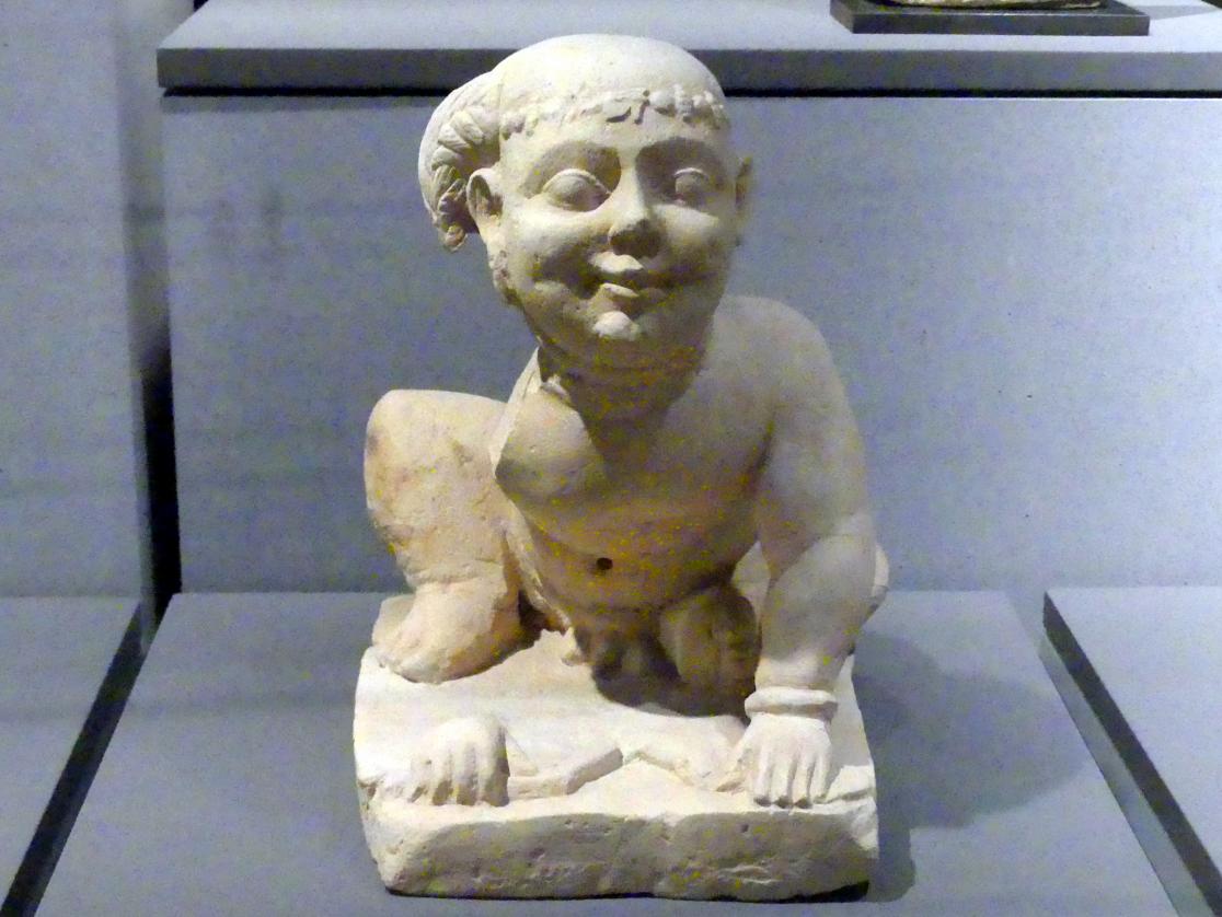 Figur eines Kleinkindes (Harpokrates), Römische Kaiserzeit, 27 v. Chr. - 54 n. Chr., 100 - 300, Bild 1/4