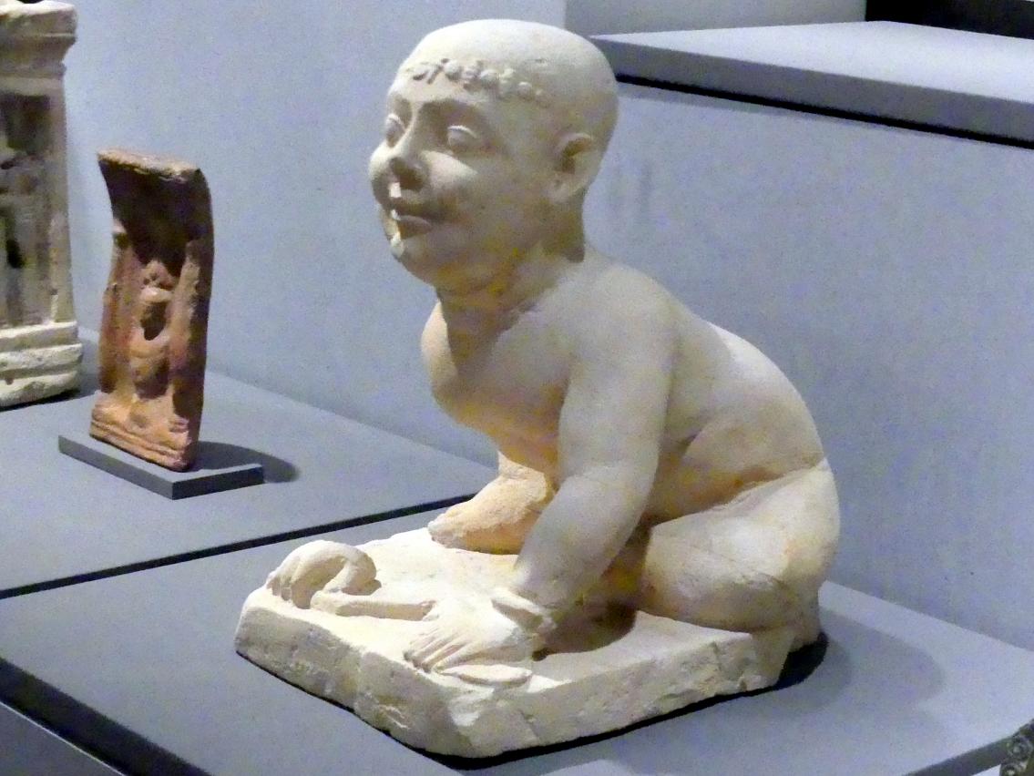 Figur eines Kleinkindes (Harpokrates), Römische Kaiserzeit, 27 v. Chr. - 54 n. Chr., 100 - 300, Bild 3/4