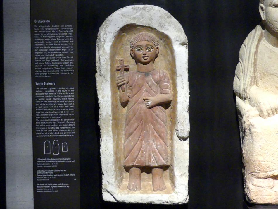Grabstele: Rundbogennische mit Jüngling, Koptische Zeit, 200 - 800, 360 - 400