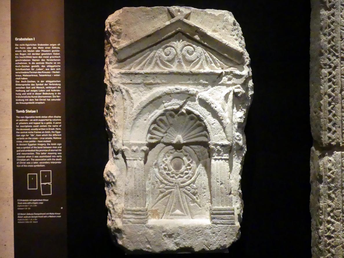Grabstele mit koptischem Kreuz, Koptische Zeit, 200 - 800, 600 - 700, Bild 1/2