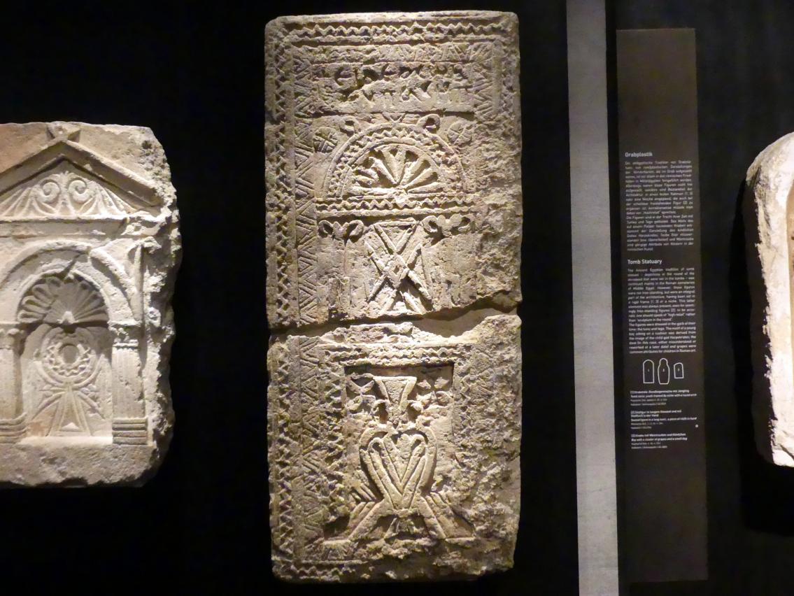 Relief: Ädikula (Tempelfront) mit Malta-Kreuz, Koptische Zeit, 200 - 800, 600 - 700