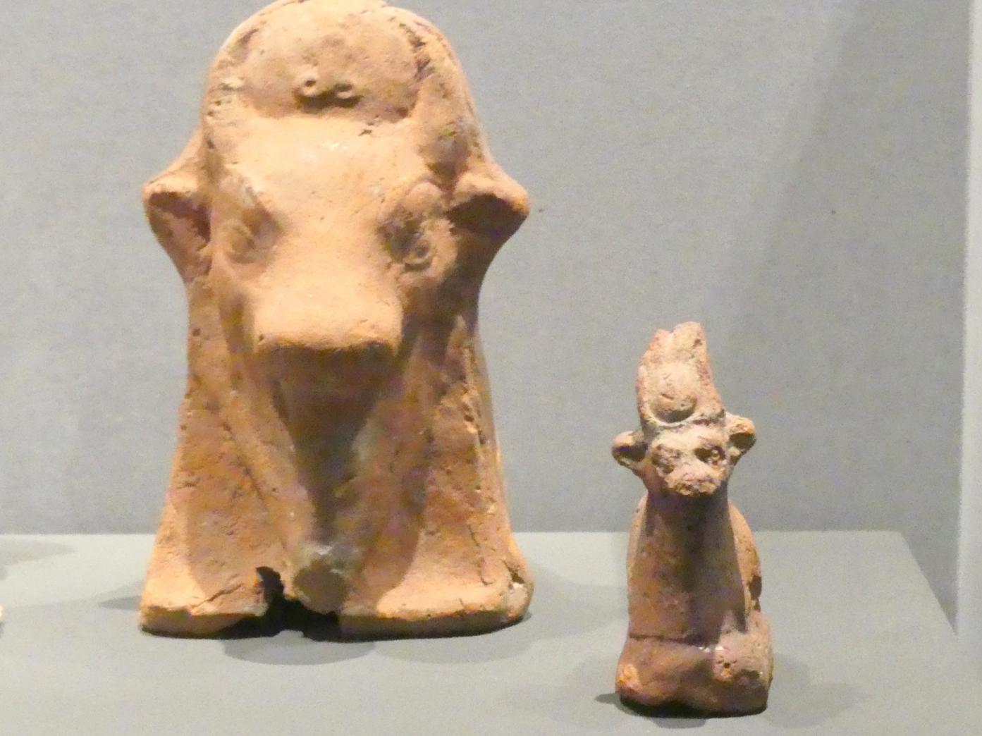 Figuren der Göttin Hathor als Kuh, 1 - 300, Bild 1/2