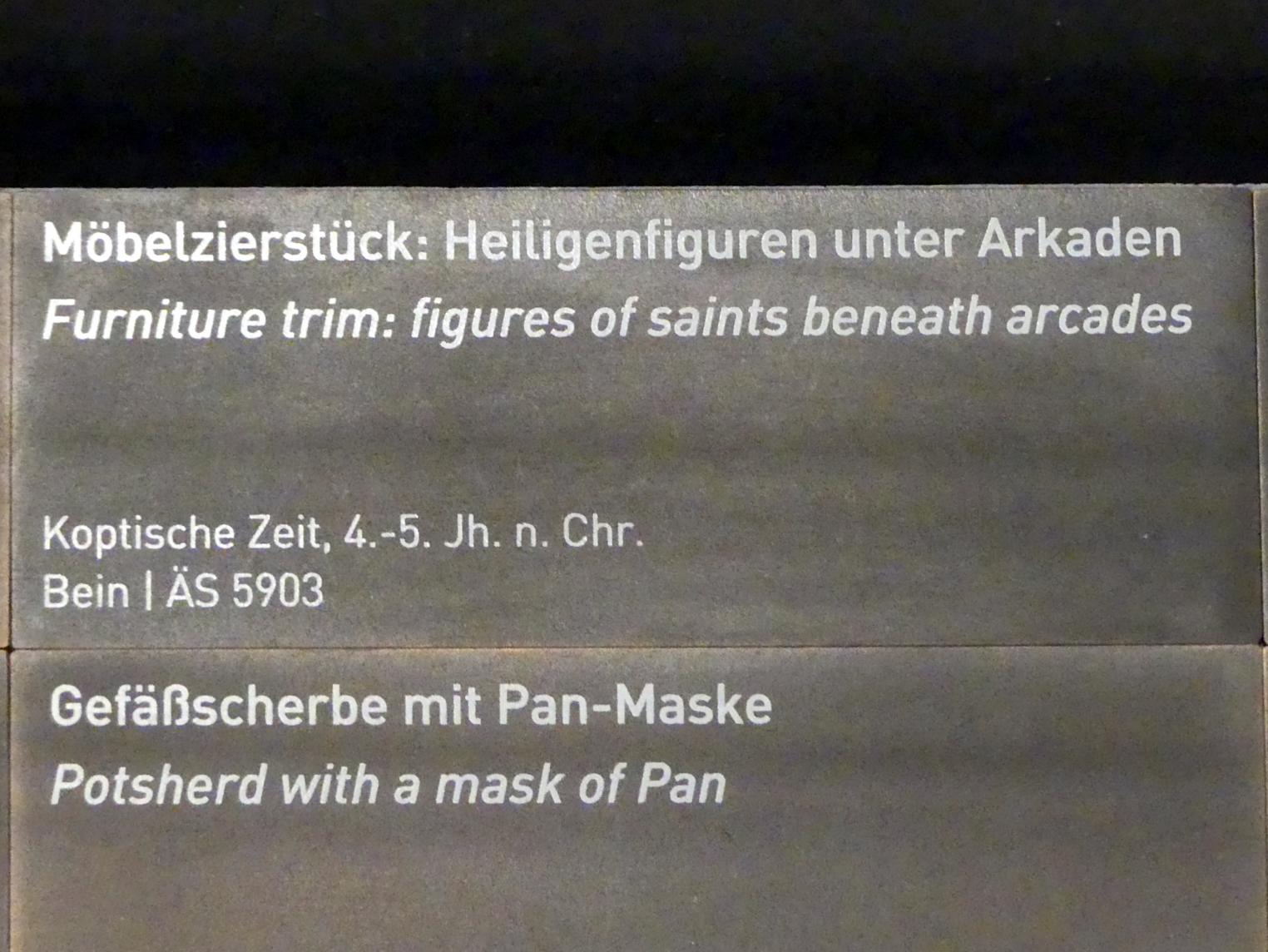 Möbelzierstück: Heiligenfiguren unter Arkaden, Koptische Zeit, 200 - 800, 300 - 500, Bild 2/2