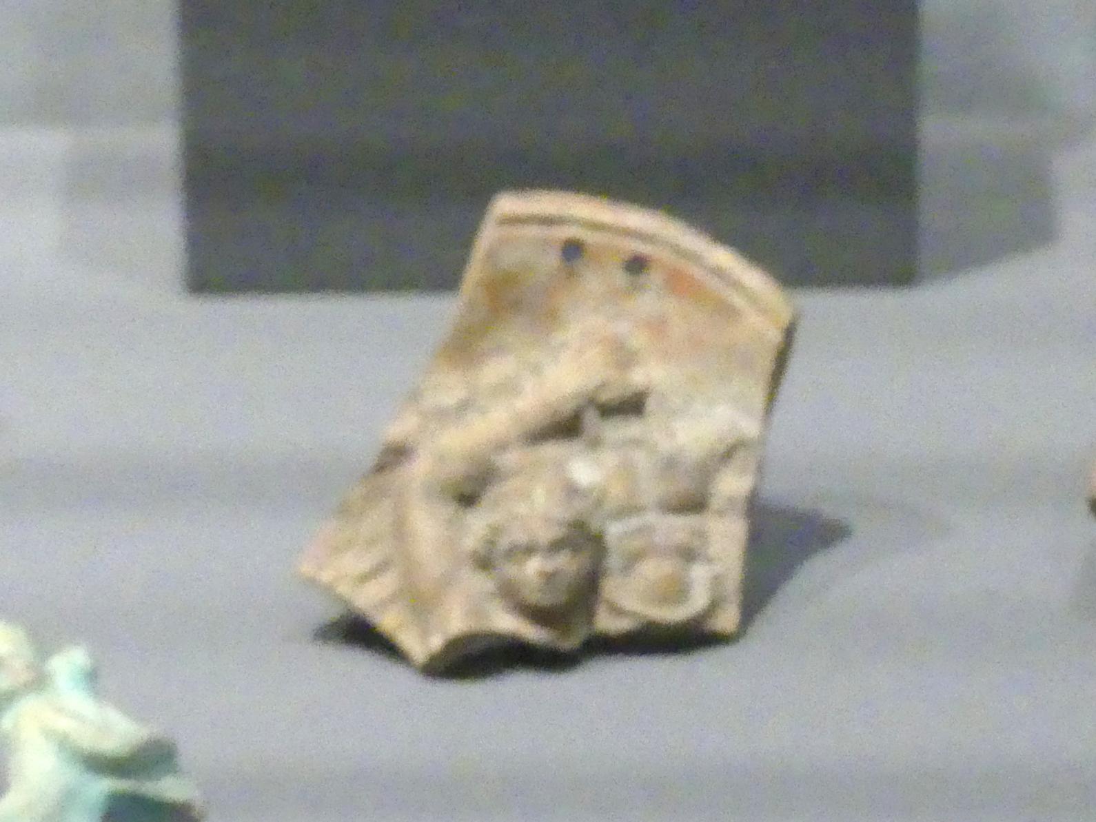 Drei Gefäßscherben mit figürlichen Darstellungen, Römische Kaiserzeit, 27 v. Chr. - 54 n. Chr., 1 - 300, Bild 2/3