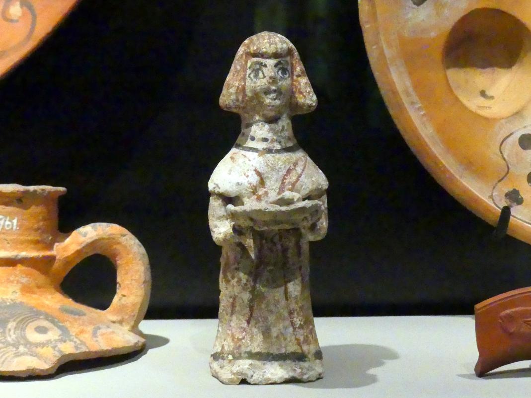 Figur einer Frau mit Fisch, Koptische Zeit, 200 - 800, 500 - 600, Bild 1/2