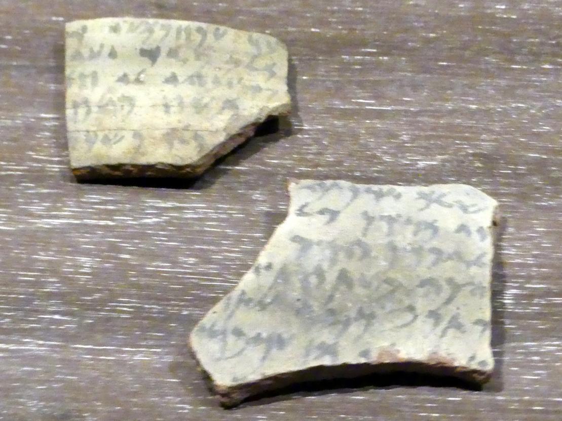 Zwei Ostraka (Scherben) mit geschäftlicher Korrespondenz in aramäischer Sprache, 27. Dynastie, 405 - 401 v. Chr., 500 - 400 v. Chr., Bild 1/2