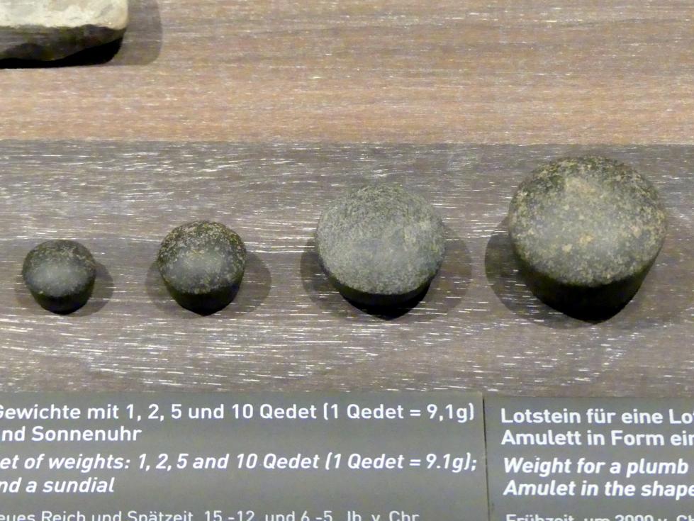 Gewichte mit 1, 2, 5 und 10 Qedet (1 Qedet = 9,1g), Neues Reich, 953 - 887 v. Chr., 1500 - 1100 v. Chr.
