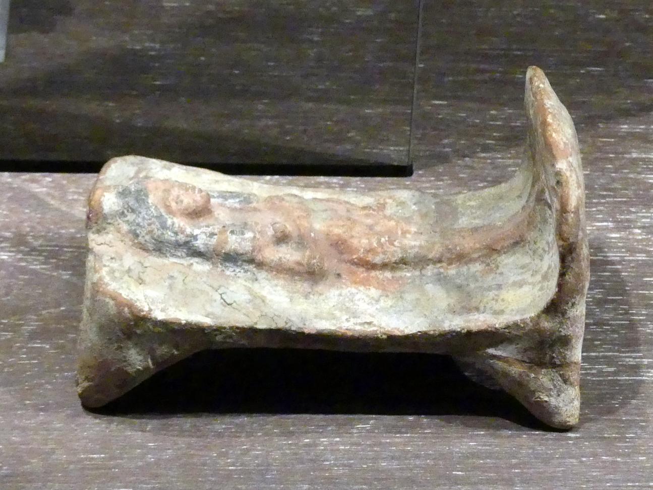 Figur einer Wöchnerin, auf einem Bett liegend, 19. Dynastie, 953 - 887 v. Chr., 1250 v. Chr., Bild 1/2