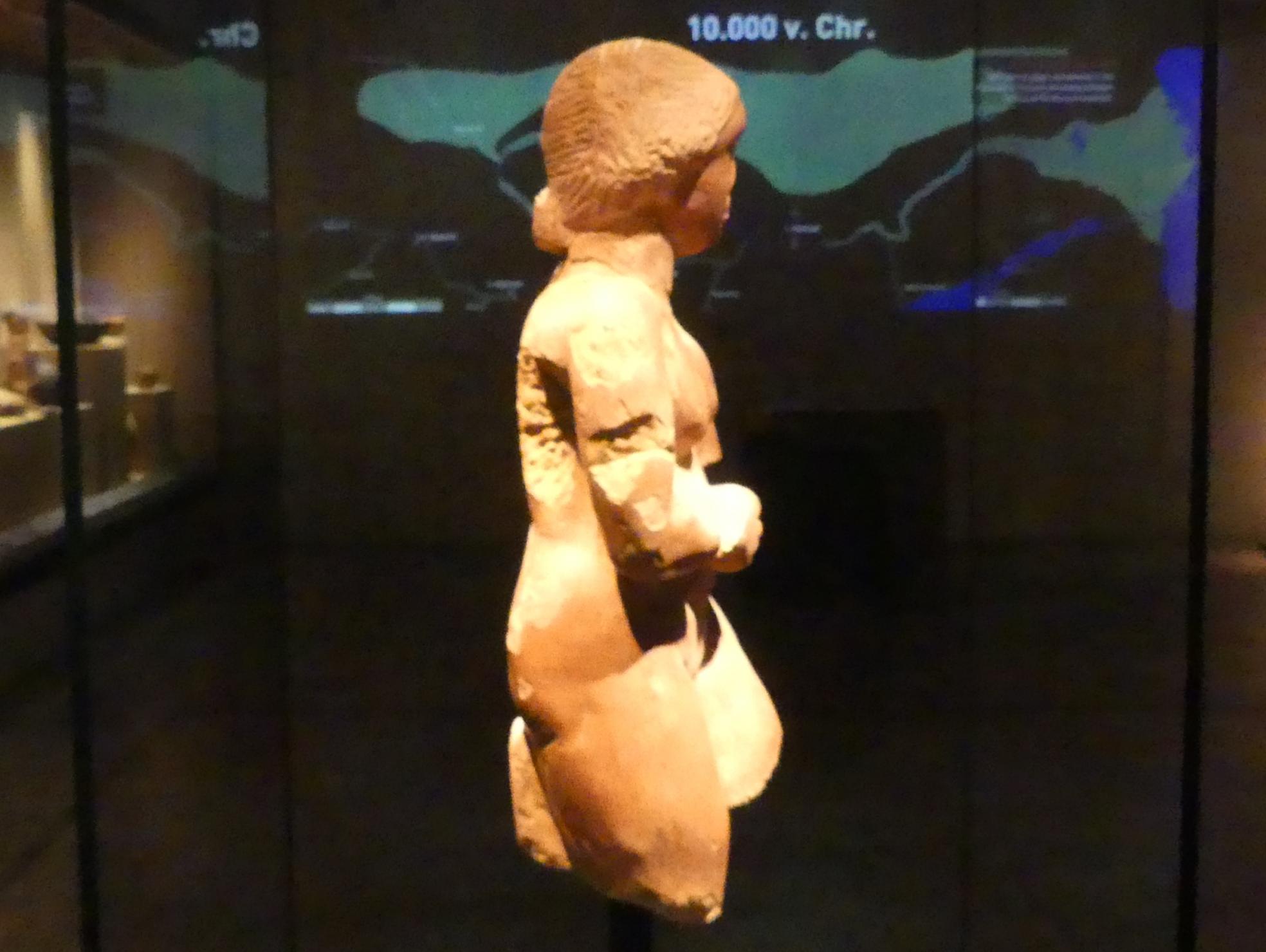Standfigur einer Frau ("Meroitische Venus"), Meroitische Zeit, 200 v. Chr. - 500 n. Chr., 100 - 300, Bild 2/4