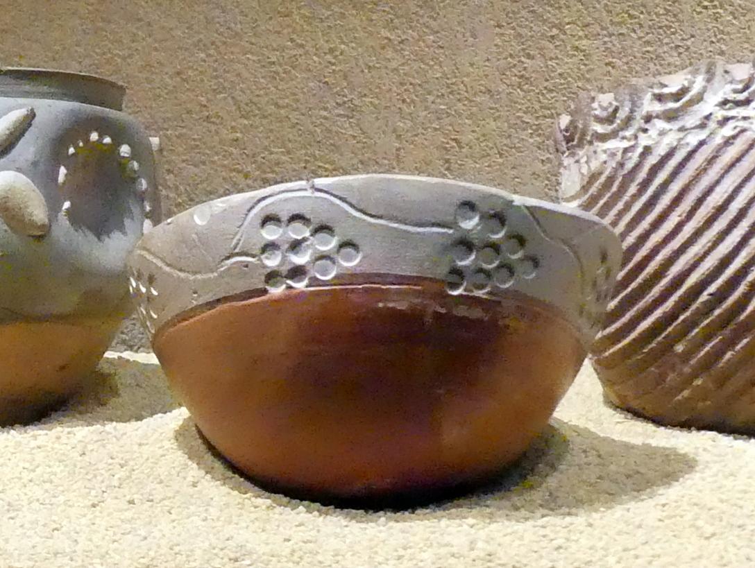 Schale mit gestempeltem Weinrankendekor, Meroitische Zeit, 200 v. Chr. - 500 n. Chr., 1 - 200