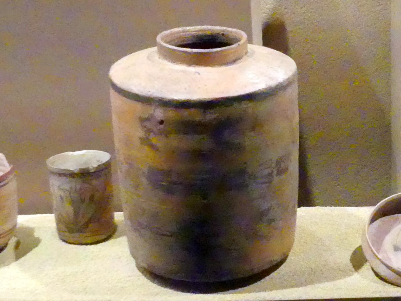 Tonnenförmige Flasche mit Lotusblütendekor, Meroitische Zeit, 200 v. Chr. - 500 n. Chr., 100 - 300, Bild 1/2