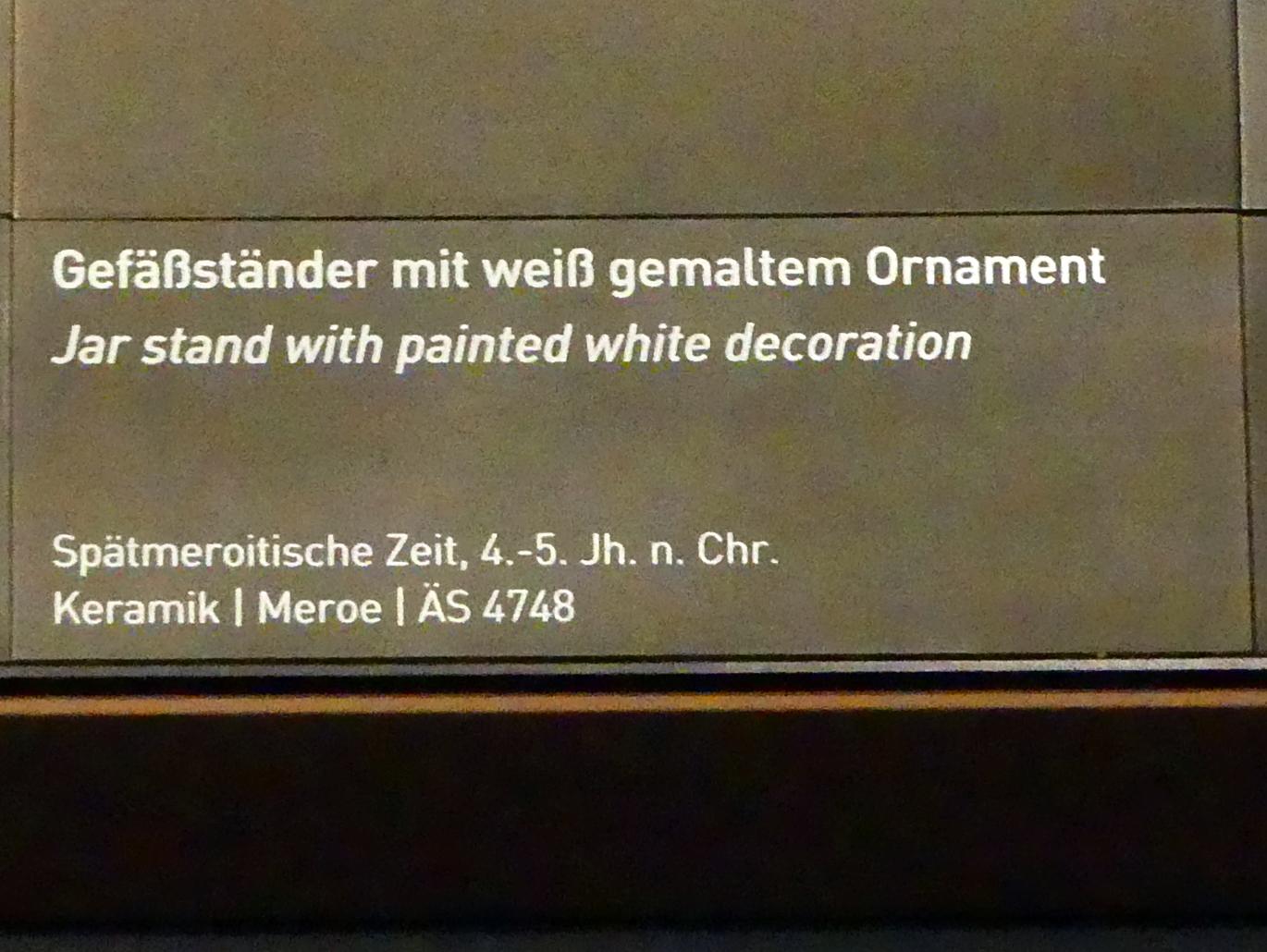 Gefäßständer mit weiß bemaltem Ornament, Meroitische Zeit, 200 v. Chr. - 500 n. Chr., 300 - 500, Bild 2/2