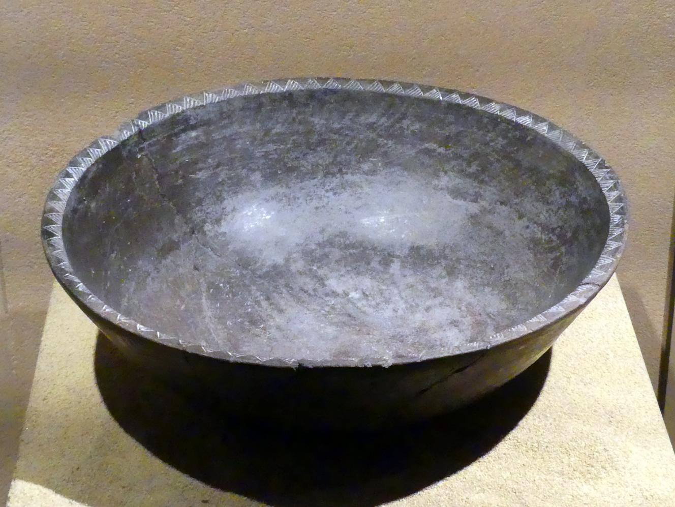 Tiefe Schale mit gemustertem Rand, Meroitische Zeit, 200 v. Chr. - 500 n. Chr., 1 - 200