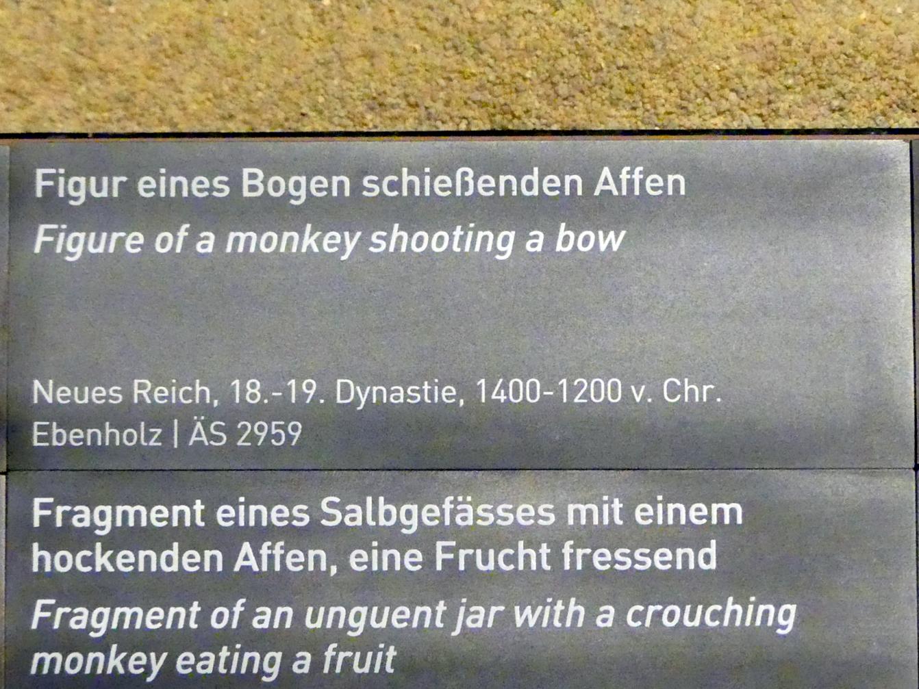 Figur eines Bogen schießenden Affen, Neues Reich, 953 - 887 v. Chr., 1400 - 1200 v. Chr., Bild 2/2