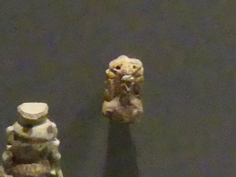 Oberteil einer Statuette: Nubierin mit einem Affen, Spätzeit, 360 - 342 v. Chr., 600 - 300 v. Chr., Bild 1/2