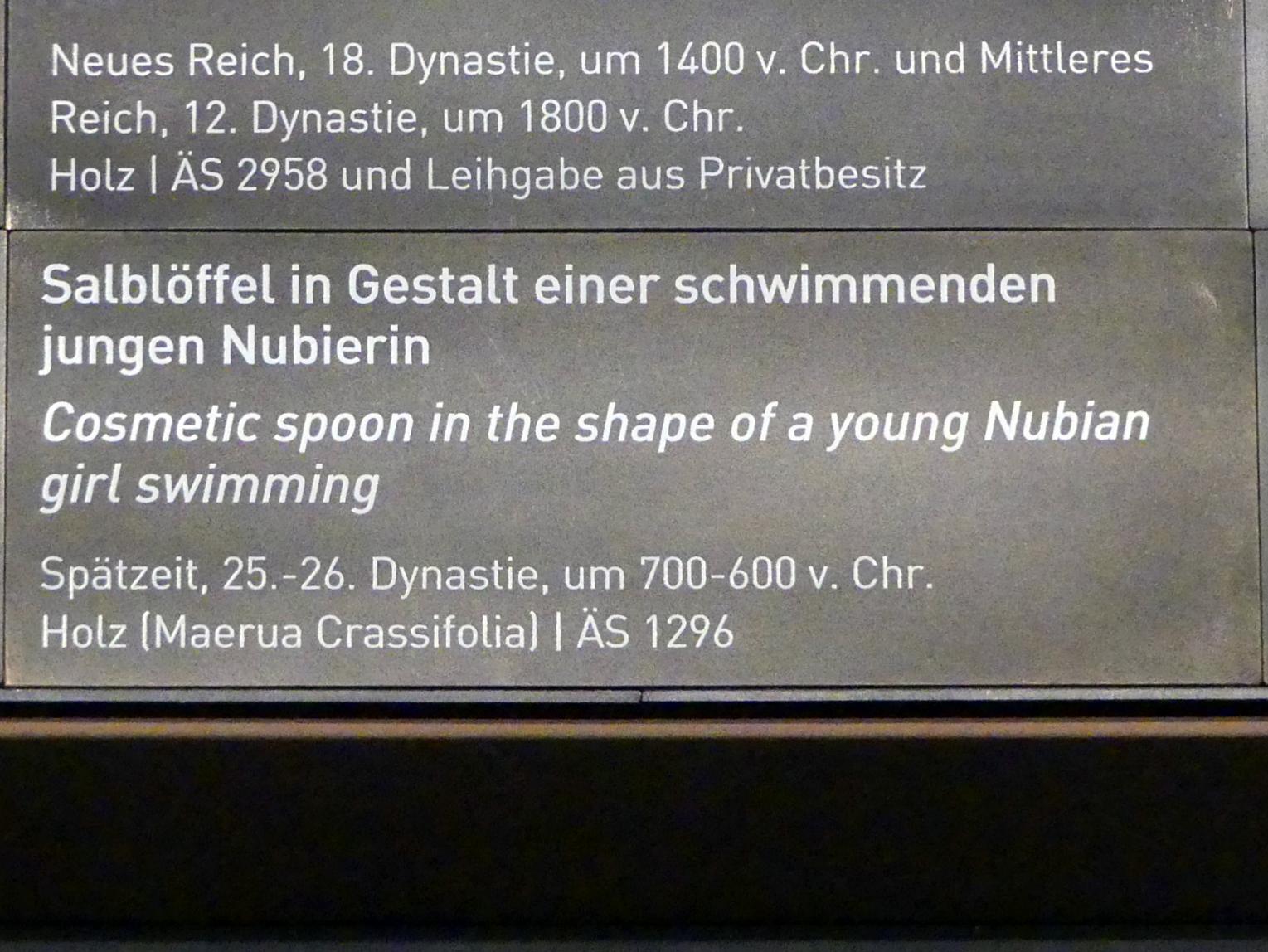 Salblöffel in Gestalt einer schwimmenden jungen Nubierin, Spätzeit, 360 - 342 v. Chr., 700 - 600 v. Chr., Bild 2/2