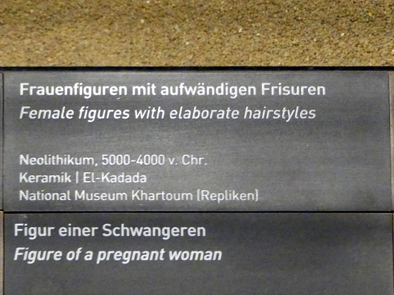 Frauenfiguren mit aufwändigen Frisuren (Repliken), Neolithikum (Jungsteinzeit), 5500 - 1700 v. Chr., 5000 - 4000 v. Chr., Bild 2/2